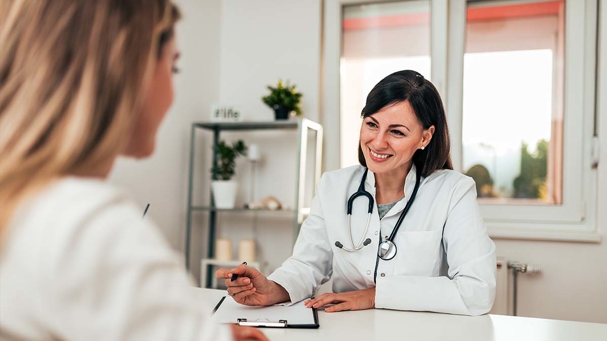 Doctor talking to hidradenitis Suppurativa patient